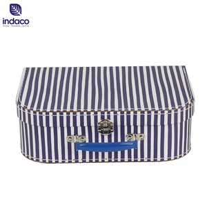 Caja de Regalo Rígida con Forma de Maleta a Rayas Indaco, con Asa, Impresión a Cuatro Colores, Logotipo Personalizado, Embalaje de Cartón - Product Image 4