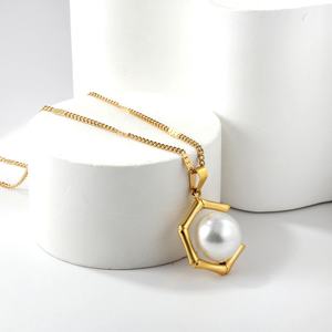 Collier Pendentif Géométrique en Perles Plaqué Or 18K en Acier Inoxydable, Vente Chaude, Bijoux Fantaisie de Créateur pour Femme, Vente en Gros - Product Image 5