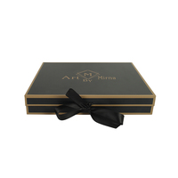 Boîte cadeau rigide à rabat avec bordure dorée noire, étui en papier rigide avec logo personnalisé en feuille d'or et ruban de satin noir