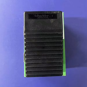 Interrupteur à pédale simple <span class=keywords><strong>Schneider</strong></span> Harmony XPE Série XPEA110, plastique, noir, sans couvercle, 1 NO + 1 NF - Product Image 1