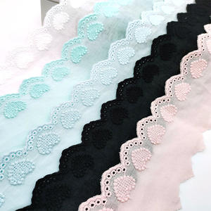 Geborduurd Katoenen Stof Hartvormig Kant Met Goed Ademend Vermogen-Een Accessoire Voor Kleding En Accessoires. - Product Image 1