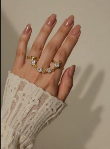 Bague chaîne multi-doigts pour femme Jewel by Sana, double connecteur doré, tendance minimaliste, deux anneaux - Product Image 6