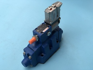 R901218100 3DREME16P-7X/200YG24K31F1V Réducteur proportionnel à trois voies avec OBE Stock d'origine - Product Image 4