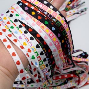 YS - Par de Cordones Planos Versátiles para Zapatos, con Estampado de Corazones, Coloridos, de Poliéster, Duraderos y Elegantes, para el Día de San Valentín - Product Image 1