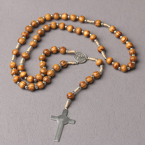 Collier Chapelet en Bois avec Médaille Saint Benoît et Croix Catholique, Bijoux de Prière Religieux Jésus-Christ - Product Image 6