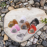 Boîte en étain en forme de cœur, mini pot à bougie avec des matériaux recyclés pour l'emballage de cadeaux, design en tôle personnalisable en provenance de Chine