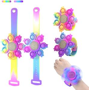 Bracelet <span class=keywords><strong>anti</strong></span>-<span class=keywords><strong>stress</strong></span> lumineux en silicone à bulles à presser, en forme de montre pour enfants, fidget spinner, coccinelle naturelle tie-dye, à presser et qui brille dans le noir - Product Image 1