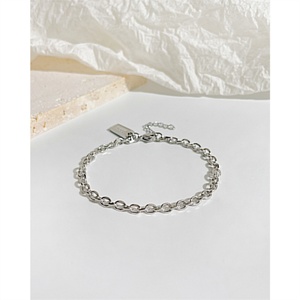 Bracelet de couple en acier inoxydable avec pendentif lettre et breloque carrée, vente en gros - Product Image 3