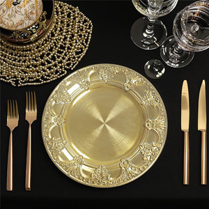 Assiettes de présentation dorées à motifs floraux, style rétro européen, durables et résistantes à la chaleur, 13 pouces, pour la décoration de table de mariage ou de dîner - Product Image 2