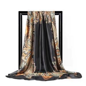 Sciarpa quadrata in <span class=keywords><strong>seta</strong></span> satinata con stampa a spirali astratte multicolore <span class=keywords><strong>rosa</strong></span> acceso, accessorio moda donna 90 cm - Product Image 4