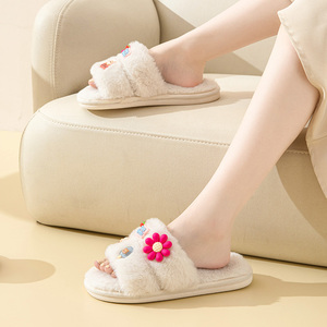 Venta al por mayor de moda mullido cálido punta abierta flor para zapatillas para las mujeres Chanclas de felpa con suela de EVA para el invierno - Product Image 6