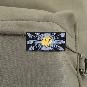 Pin de esmalte de gato amarillo de diseño único, broche de gatito de dibujos animados con múltiples manos apuntando, rectangular, para decoración de mochila - Product Image 4