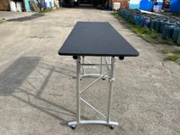 Table de DJ mobile pour bar, stand de DJ pliable pour exposition en boîte de nuit, présentoir DJ LED noir en aluminium à une rangée pour bars KTV