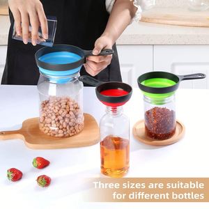 Juego de 3 Embudos Plegables de TPR+PP de Grado Alimenticio para Cocina, Personalizados, Nuevos, en Tamaños Pequeño y Grande - Product Image 3