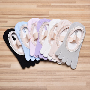 Chaussettes à cinq doigts esthétiques Cream Doll avec bordure à volants, sangle unique et logo YOGA imprimé <span class=keywords><strong>sur</strong></span> la semelle, en coton peigné - Product Image 5
