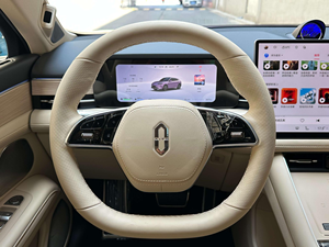Aito M5 2025 Usato, Versione Extended-Range Ultra 2WD RWD, SUV 5 Porte 5 Posti, Autonomia 1440KM CLTC, 255KM, Colore Viola su Albicocca - Product Image 4