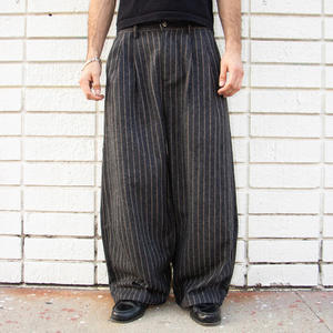 <span class=keywords><strong>Pantaloni</strong></span> in Lana <span class=keywords><strong>con</strong></span> <span class=keywords><strong>Tasche</strong></span> <span class=keywords><strong>Laterali</strong></span> Personalizzate, Pieghe Frontali, Vestibilità Ampia e Gamba Larga - Product Image 1