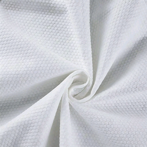 Tissu non tissé en spunlace gaufré doux pour la peau, 80 % polyester, 20 % viscose, pour le nettoyage des surfaces sèches, lingettes jetables pour le visage - Product Image 1