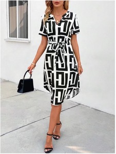 Une robe géométrique tricotée, amincissante, élastique et sans manches pour femme, dégageant un charme haut de gamme et sexy, et une coupe à la hanche - Product Image 6