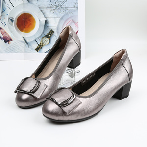 Luxe grande taille <span class=keywords><strong>chaussures</strong></span> décontractées pour femmes talons hauts semelles souples <span class=keywords><strong>pieds</strong></span> nus <span class=keywords><strong>en</strong></span> <span class=keywords><strong>cuir</strong></span> véritable mode tendance couleur métal Durable - Product Image 4