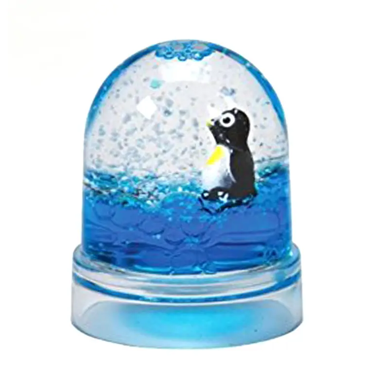 Boule de neige en résine acrylique OEM, dôme liquide, cube de pingouin, articles bon marché, vente en gros