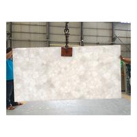 Dalles de pierre semi-précieuse en quartz cristal de marbre naturel translucide de luxe pour îlots de cuisine et murs