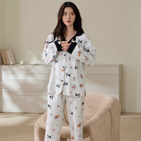 Ensemble de pyjamas imprimés pour femmes en gros – Chemise à manches longues boutonnée et pantalon avec col contrastant – Vêtements de nuit
