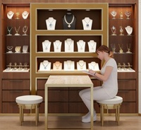 Vitrine murale de luxe durable et de haute qualité avec éclairage LED, cadre en bois et métal doré, vitrine en verre et tiroirs de rangement