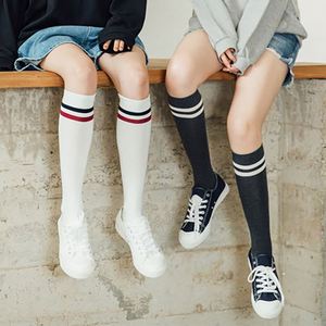 Calcetines de Moda para Mujer, Cómodos y de Alta Calidad, Calcetines Altos de Algodón para Primavera - Product Image 1