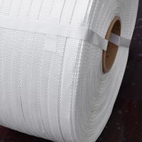 Sangles tissées blanches polyvalentes, disponibles en différentes largeurs, assurant un emballage sécurisé pour les expéditions industrielles.