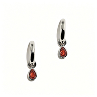 Pendientes de Aro Gemnel Apilables y Desmontables con Dije de Pera, Circonita Cúbica de Granate Brillante y Baño Multicolor para Estilo de Oreja en Capas