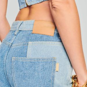 Vaqueros de mezclilla de dos tonos con parches y logotipo de cuero personalizado OEM de fábrica para mujer - Product Image 5