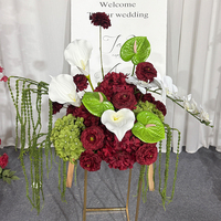 Fleurs artificielles vintage bordeaux et vertes, calla et orchidées, pour décor de mariage et réception