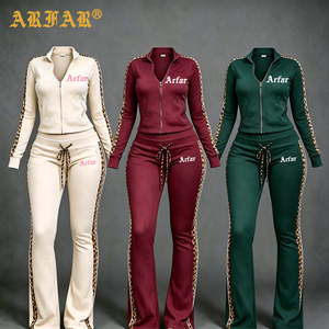 Set Invernale in Velluto a 2 Pezzi per <span class=keywords><strong>Donna</strong></span>, Logo Personalizzato, Giacca con Zip a Righe Leopardate e Pantaloni a Zampa, Completo Loungewear - Product Image 1