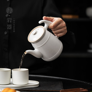 Tetera de cerámica elegante blanca de gran capacidad con tapa para preparar té de hierbas y hervir agua - Product Image 1