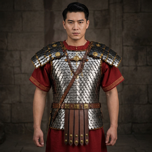 Armadura de Acero Estilo Romano con Detalles en Oro y Correas de Cuero, Imitación Antigua Pulida - Product Image 1