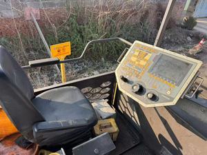 उच्च गुणवत्ता का उपयोग मूल <span class=keywords><strong>volvo</strong></span> p6820c bg टेलीस्कोपिक पेवर 14 टन डामर पेवर गर्म बिक्री दूसरी ओर - Product Image 3