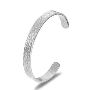 Brazalete de Acero Inoxidable con Acabado Hummer, Diseño Nuevo 2024, Venta al Por Mayor, Personalizado - Product Image 1