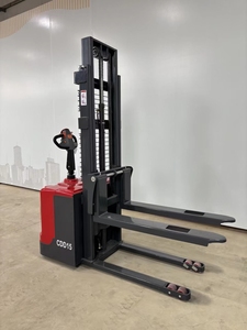 WELIFTRICH 1.5-2Ton Stand Electric Pallet Stacker – 48V Lead-Acid, 3-Stage Mast, PU Wheels - Product Image 4
