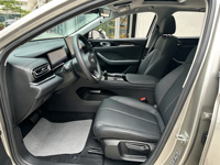 Geely Emgrand 1.5T Berline Luxe 2026 - Nouvelle Voiture Compacte avec Pneus R16, Intérieur Sombre, Caméra Arrière et Conduite à Gauche