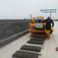 Machine automatique de fabrication de blocs de béton mobiles PLC avec vibration hydraulique pour l'industrie de la construction