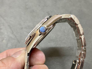 Équipé du mouvement automatique intégré 3235. Montre mécanique rose haut de gamme la plus vendue - Product Image 3