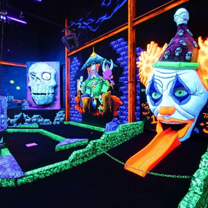 Conception et planification de parcours de mini-golf à lumière noire Monster Glow, installation de golf néon interactif personnalisée pour parc d'attractions intérieur - Product Image 5