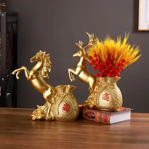 Decorazione nordica della scrivania dell'ufficio oro artificiale cavallo decorazione per la casa moderno oro cervo figurina statua Fengshui per la decorazione della casa