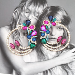 2023วันวาเลนไทน์หรูหราสไตล์ที่มีสีสันเพชรต่างหูดอกไม้บุคลิกภาพความคิดสร้างสรรค์กลวงรอบต่างหูเพชรโลหะผสม - Product Image 6