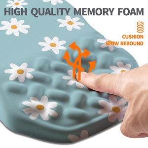 Alfombrillas de ratón para juegos de dibujos animados personalizadas con soporte de muñeca, alfombrilla de escritorio, alfombrilla de ratón ergonómica de espuma viscoelástica con Base antideslizante de PU para oficina en casa - Product Image 3