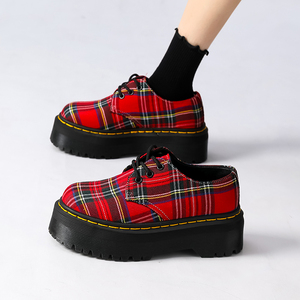Chaussures plateforme en toile à lacets pour hommes, motif écossais rouge, avec surpiqûres jaunes, semelle épaisse antidérapante, style vintage - Product Image 3