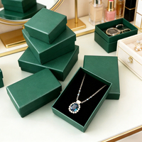 Boîtes d'emballage pour bijoux en papier recyclable personnalisées avec base en papier, pelliculage mat, gaufrage et doublure en éponge pour boucles d'oreilles, bracelets et colliers