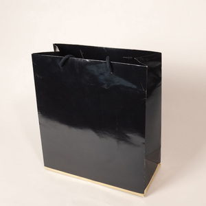 Sac en papier couché avec pelliculage et design personnalisé - Product Image 1