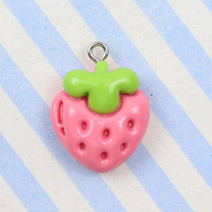 Breloques en résine esthétiques et mignonnes en forme de fruits pour la fabrication de porte-clés, fournitures DIY pour porte-clés, pendentifs fraise, pêche, avocat, composants et accessoires - Product Image 4